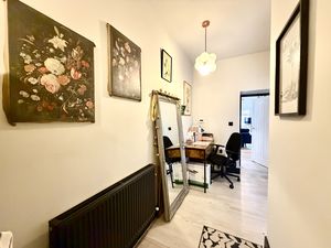 Entrance Hallway- click for photo gallery